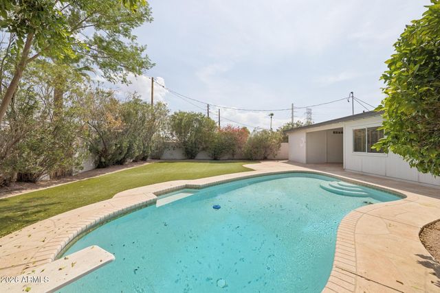 6332 E Earll Drive, Scottsdale, AZ 85251