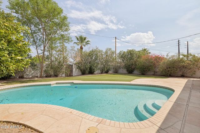 6332 E Earll Drive, Scottsdale, AZ 85251