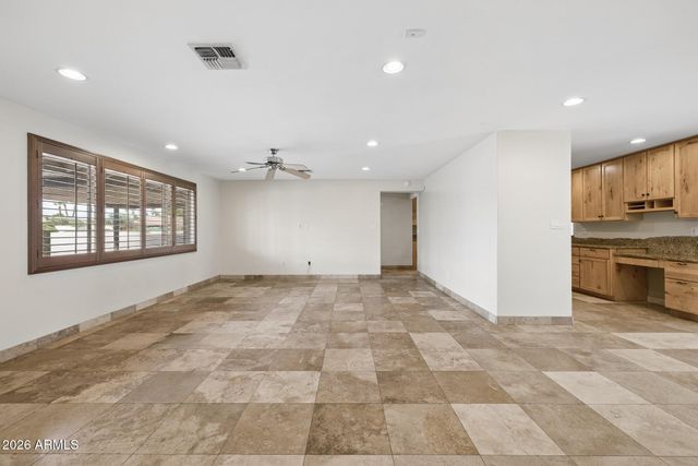 6332 E Earll Drive, Scottsdale, AZ 85251
