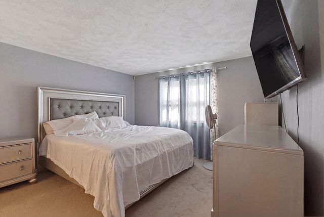 112 Lowell St 11, Peabody, MA 01960