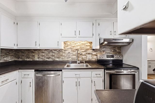 112 Lowell St 11, Peabody, MA 01960