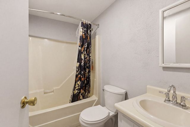 112 Lowell St 11, Peabody, MA 01960