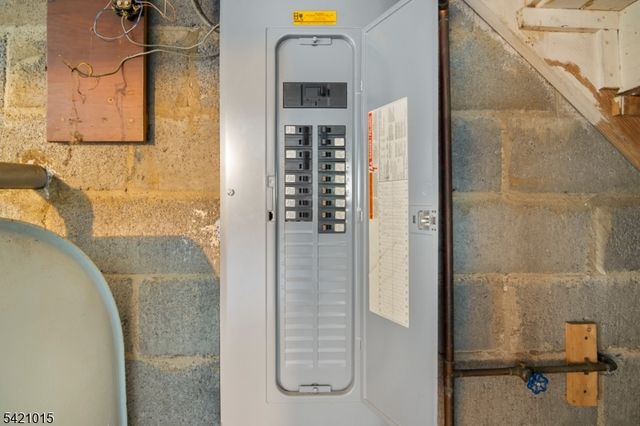 152 Pine Brook Rd, Lincoln Park Boro, NJ 07035