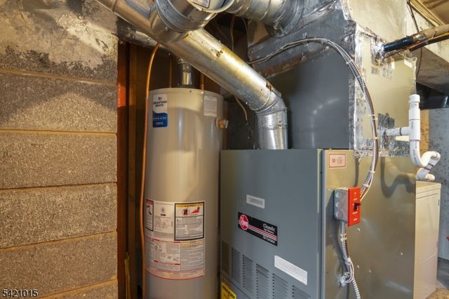 152 Pine Brook Rd, Lincoln Park Boro, NJ 07035