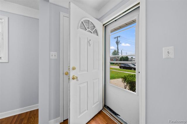 140 Hubbard Street, Garden City, MI 48135