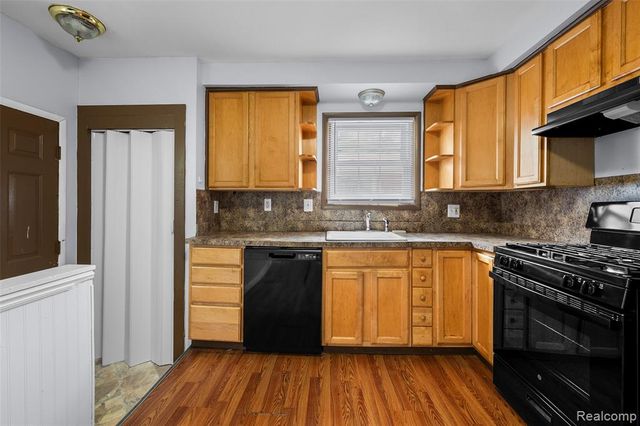 140 Hubbard Street, Garden City, MI 48135