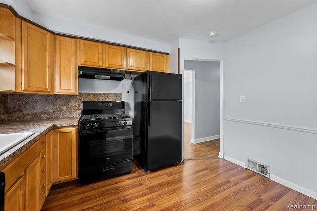 140 Hubbard Street, Garden City, MI 48135