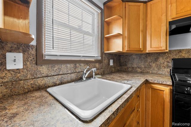 140 Hubbard Street, Garden City, MI 48135