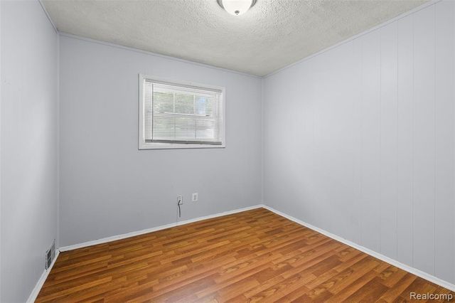 140 Hubbard Street, Garden City, MI 48135