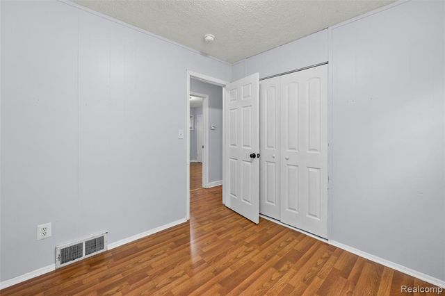 140 Hubbard Street, Garden City, MI 48135
