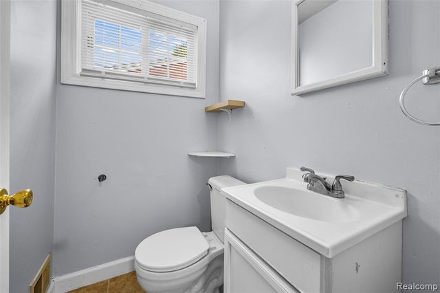 140 Hubbard Street, Garden City, MI 48135