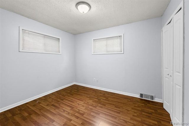 140 Hubbard Street, Garden City, MI 48135