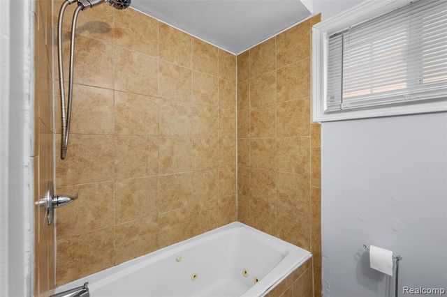 140 Hubbard Street, Garden City, MI 48135