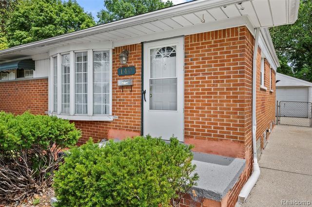 140 Hubbard Street, Garden City, MI 48135