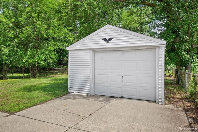 140 Hubbard Street, Garden City, MI 48135
