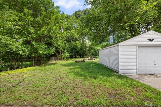 140 Hubbard Street, Garden City, MI 48135