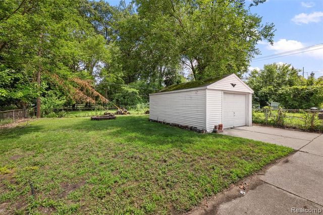 140 Hubbard Street, Garden City, MI 48135