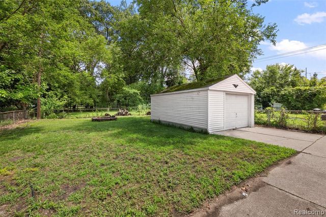 140 Hubbard Street, Garden City, MI 48135