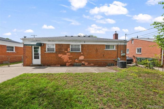 140 Hubbard Street, Garden City, MI 48135