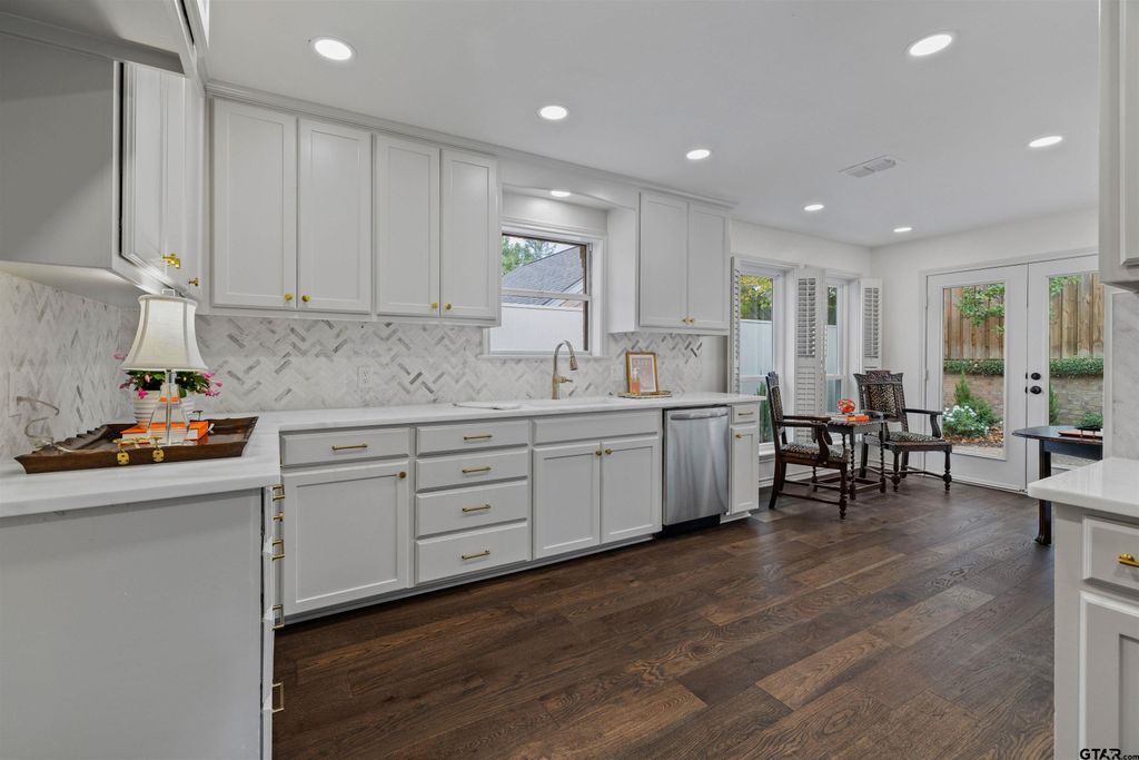 842 Ashford Ct, Tyler, TX 75703