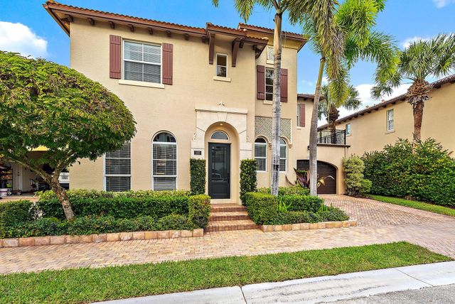 107 Via Poinciana Lane, Boca Raton, FL 33487