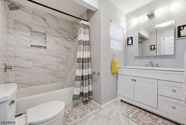 23 Roosevelt Trl, Hopatcong Boro, NJ 07843