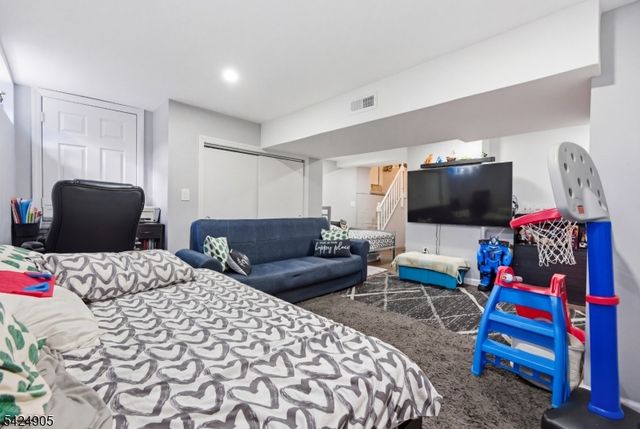 23 Roosevelt Trl, Hopatcong Boro, NJ 07843