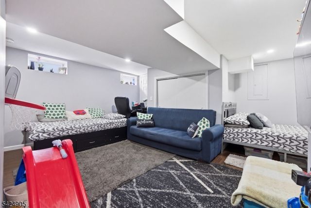 23 Roosevelt Trl, Hopatcong Boro, NJ 07843