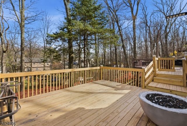 23 Roosevelt Trl, Hopatcong Boro, NJ 07843