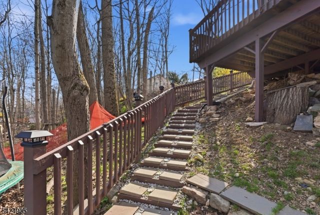 23 Roosevelt Trl, Hopatcong Boro, NJ 07843