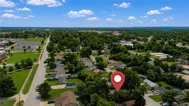 1400 S 4th Street, Rogers, AR 72756