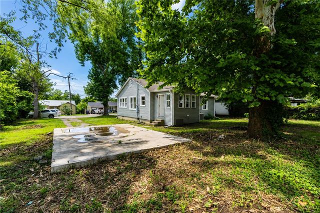 1400 S 4th Street, Rogers, AR 72756