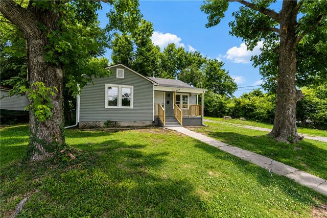 1400 S 4th Street, Rogers, AR 72756