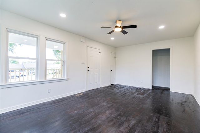 1400 S 4th Street, Rogers, AR 72756
