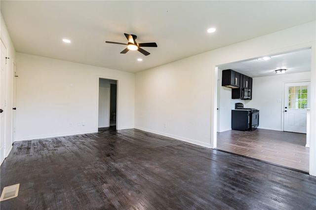 1400 S 4th Street, Rogers, AR 72756