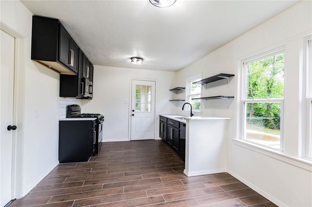 1400 S 4th Street, Rogers, AR 72756
