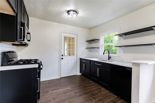 1400 S 4th Street, Rogers, AR 72756