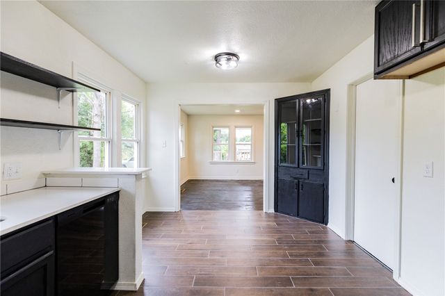 1400 S 4th Street, Rogers, AR 72756