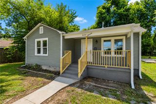 1400 S 4th Street, Rogers, AR 72756