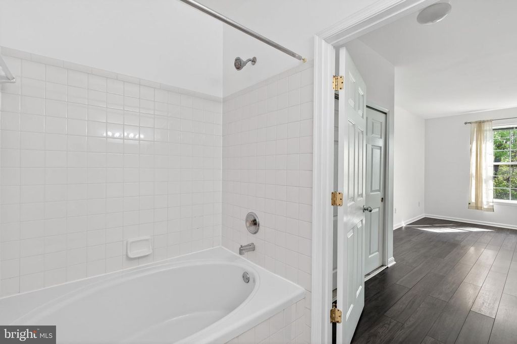 Image 11 of property listing at 9645 DEVEDENTE DR #204, Owings Mills, MD 21117