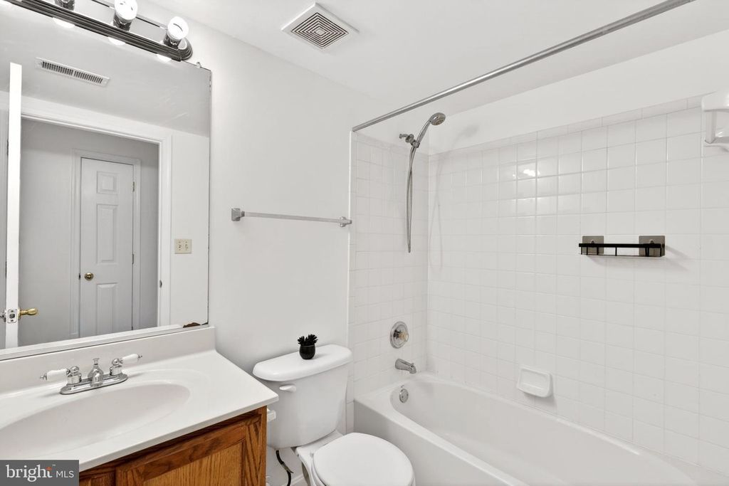 Image 15 of property listing at 9645 DEVEDENTE DR #204, Owings Mills, MD 21117