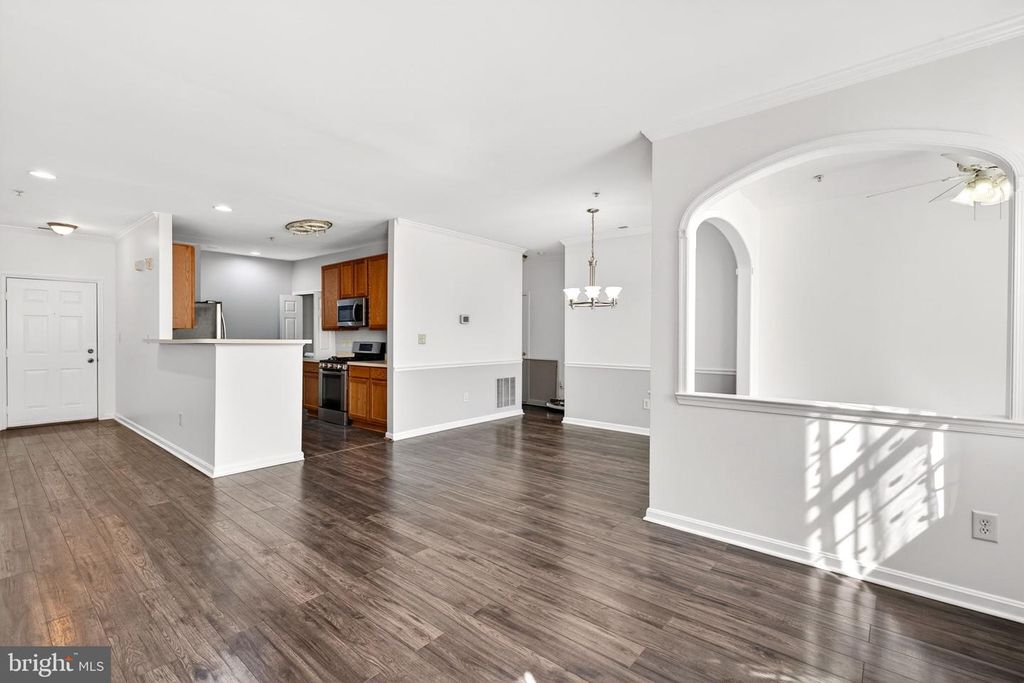 Image 3 of property listing at 9645 DEVEDENTE DR #204, Owings Mills, MD 21117