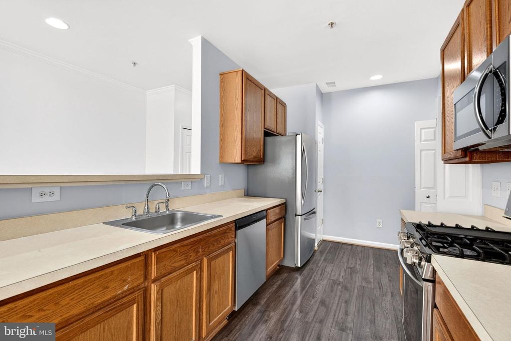 Image 7 of property listing at 9645 DEVEDENTE DR #204, Owings Mills, MD 21117