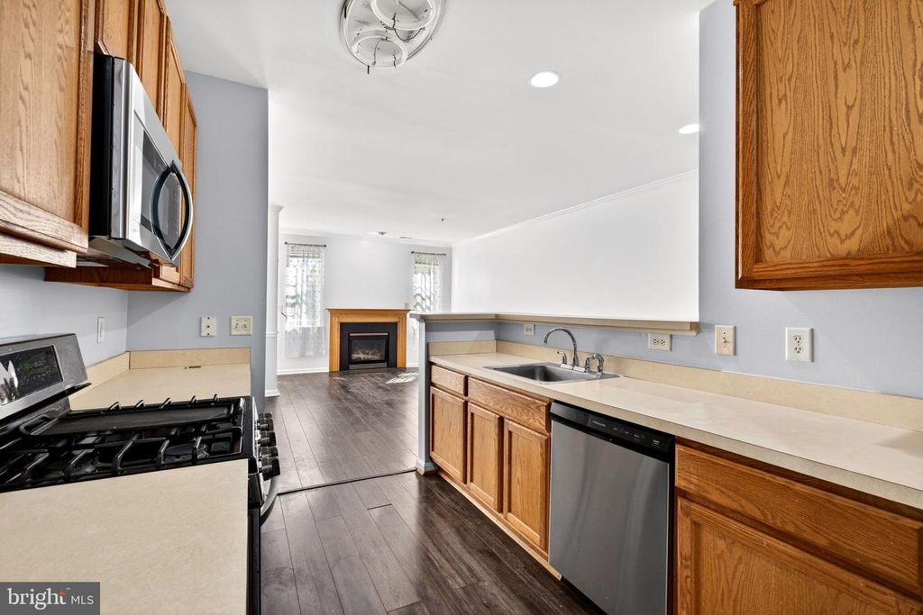 Image 8 of property listing at 9645 DEVEDENTE DR #204, Owings Mills, MD 21117