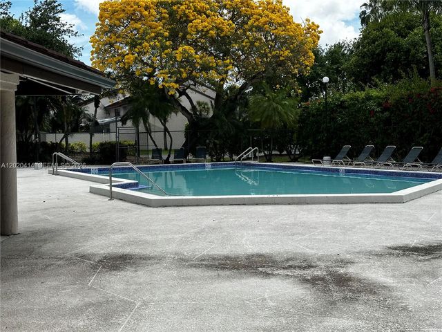 13350 SW 88th Ter F, Miami, FL 33186
