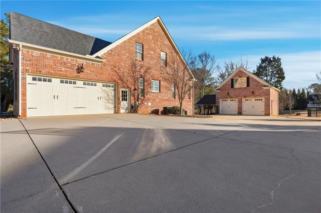 18 Starlight NW Drive, Cartersville, GA 30121