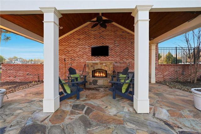 18 Starlight NW Drive, Cartersville, GA 30121