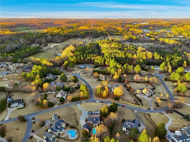 18 Starlight NW Drive, Cartersville, GA 30121