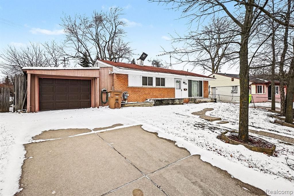 672 Linda Vista Drive, Pontiac, MI 48342