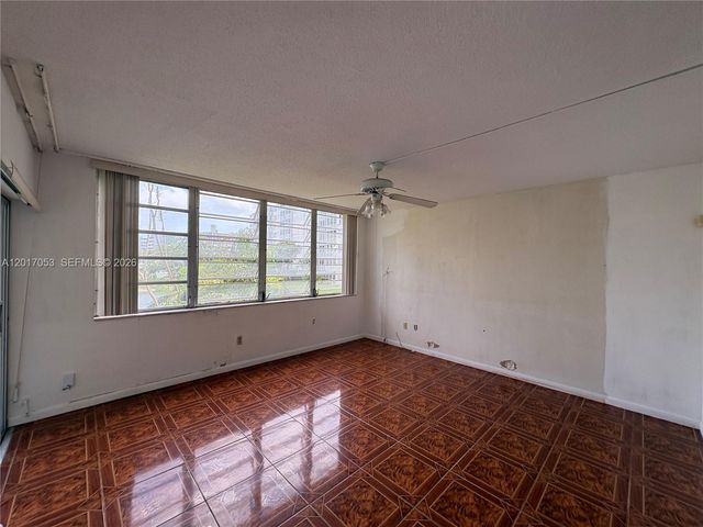 1770 NE 191st St 203-1, Miami, FL 33179